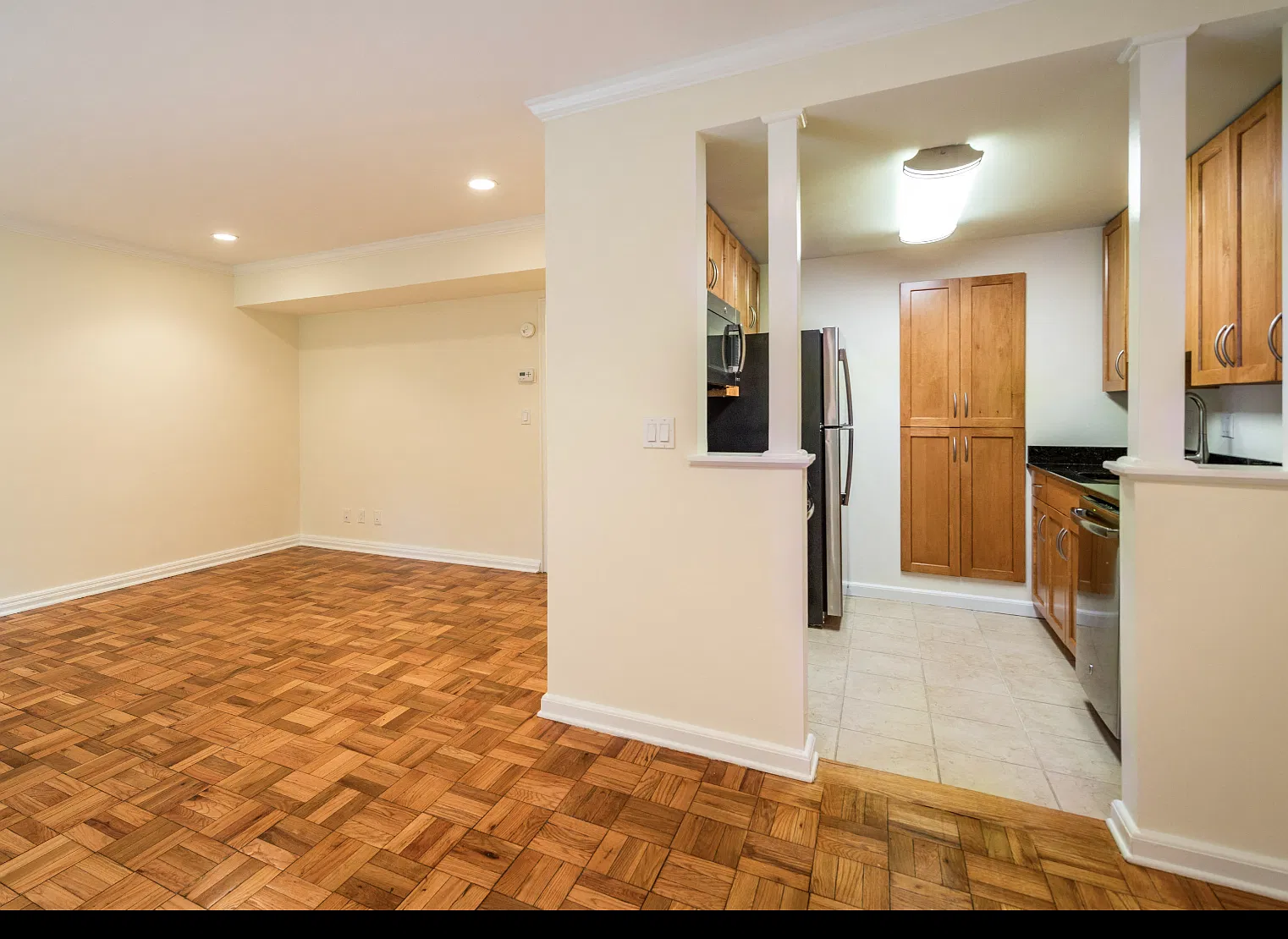 2 bed, 3685 sqft, $4,015 — Photo 2
