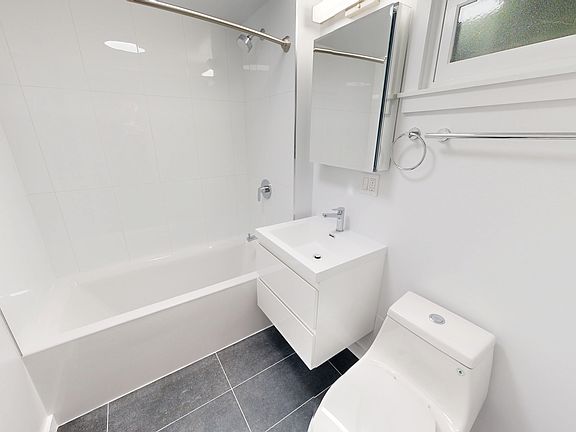 5th image of 1900 Washington St #1