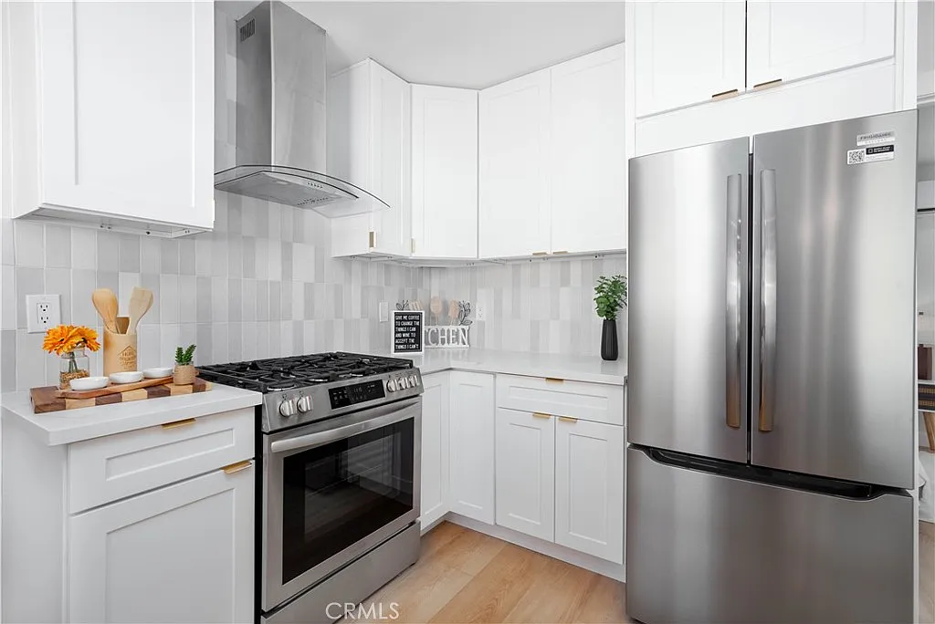 2 bed, 704 sqft, $5,900 — Photo 4