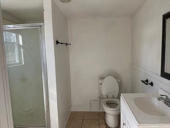 3rd image of 824 S Stallard St