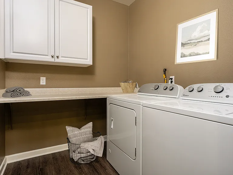 La Verne Village Luxury Apartment Homes — Photo 44