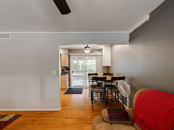 4th image of 429 Standish Dr