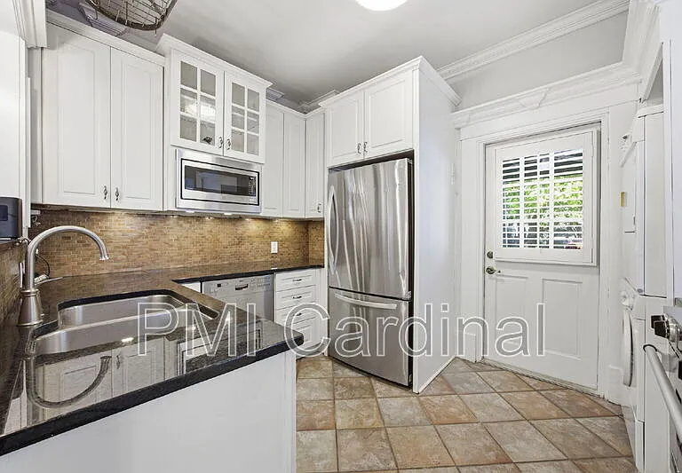 523 N Pine St — Photo 18