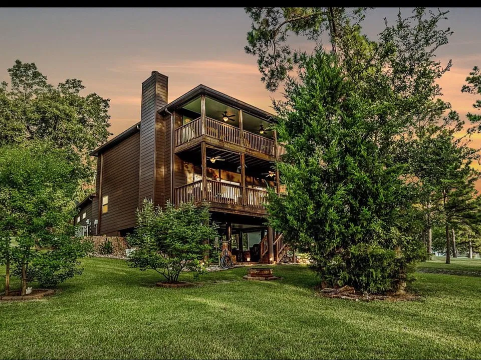 48 Hillsborough Dr