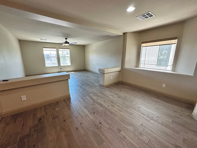 9842 Russian Hill St — Photo 33