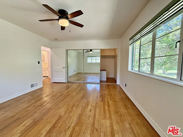 5431 Village Grn — Photo 10