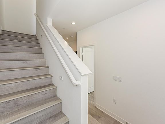 5th image of 1418 S Urbana St