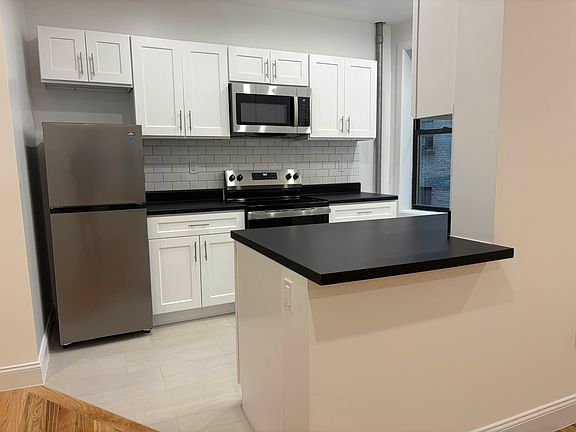 3rd image of 700 W 172nd St #23