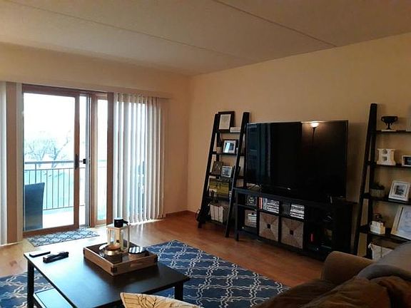 2nd image of 1327 Brown St Unit 504