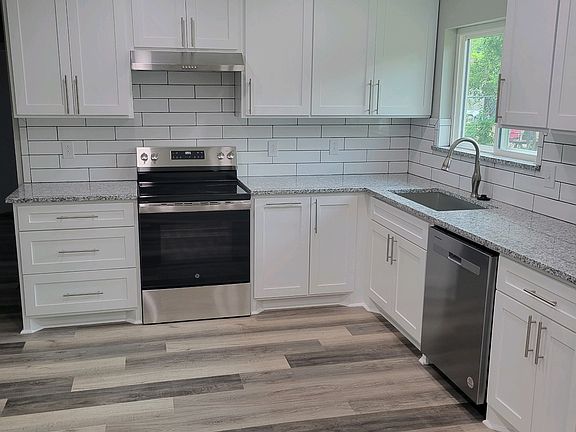 2nd image of 4903 Lake Park Dr