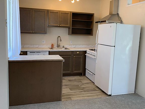 Kitchen and dining area.