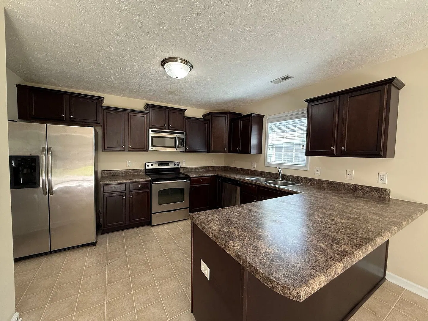3 Bedroom 2 Bath home — Photo 3