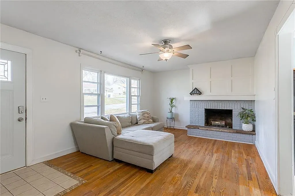 3 bed, 2000 sqft, $2,200 — Photo 4