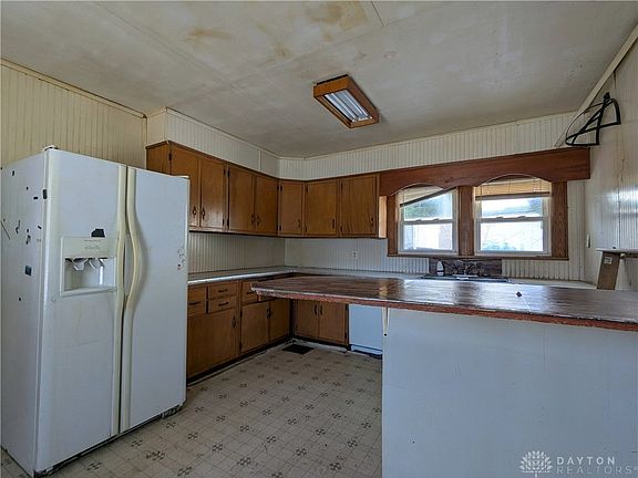 5th image of 7280 E Main St