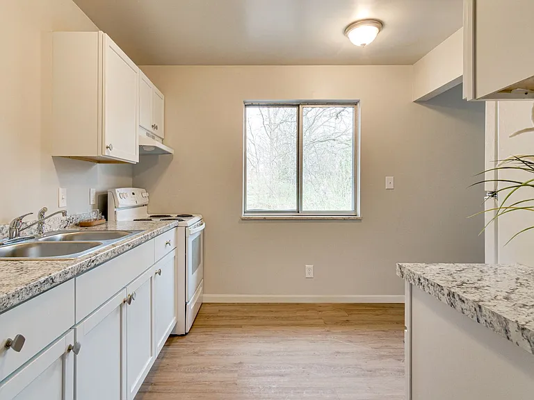 112 Hazelton Rd — Photo 5