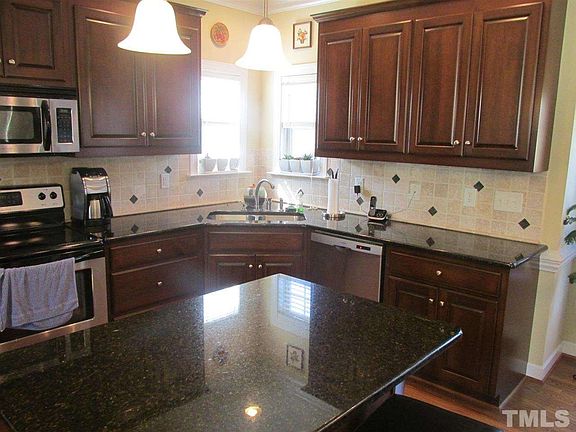 3rd image of 102 Fontana Dr
