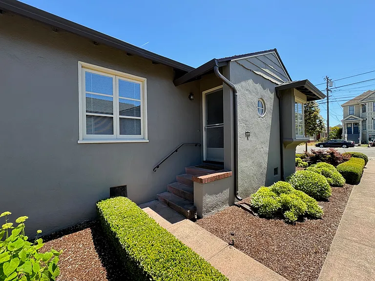 919 Santa Clara Ave #A — Photo 2