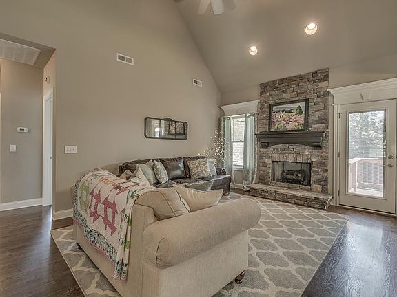 5th image of 3735 Berryhill Dr