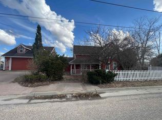 301 W Oak St, Garnavillo, IA 52049