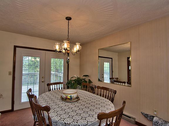 3rd image of 1221 Winthrop Dr