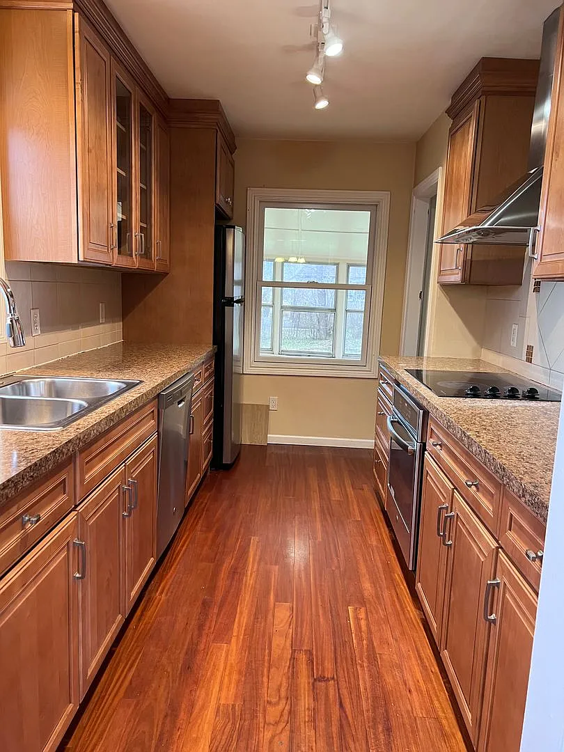 East Grand Rapids schools! 4 Bedroom Home — Photo 3
