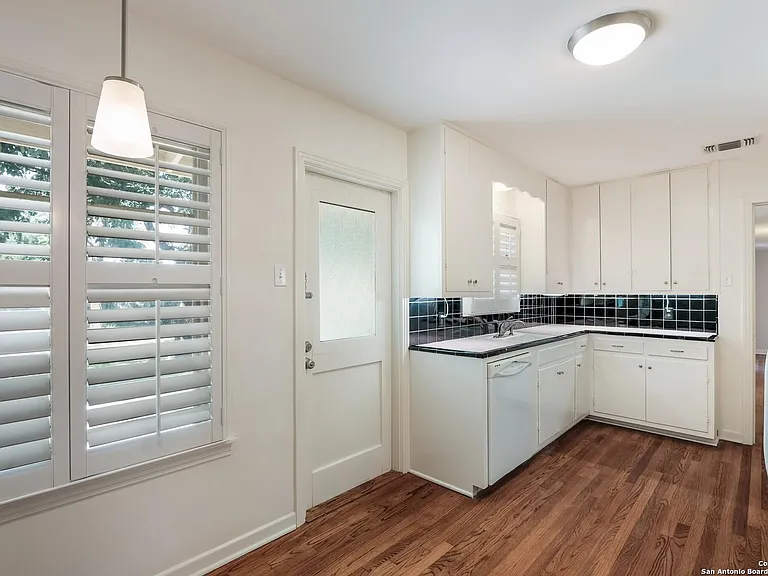 255 Millwood Ln — Photo 11