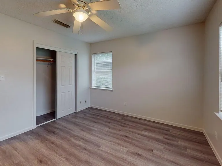 1804 Clarawood Dr — Photo 12