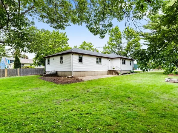 54-56 Avery St, Ipswich, MA 01938