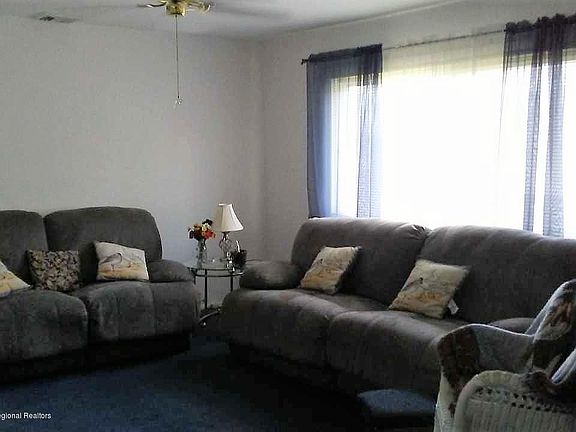3rd image of 33 Oranjestad St