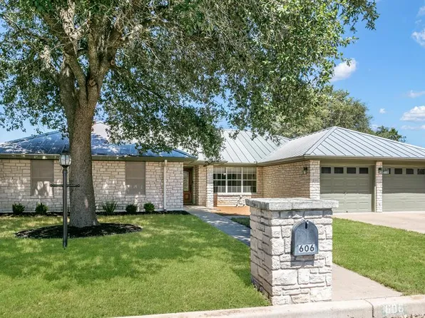 606 Tanya St, Fredericksburg, TX 78624