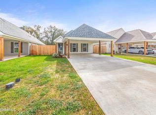227 Camerons Cove Dr, Carencro, LA 70520
