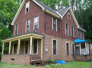 32 Jeffers St, Gloversville, NY 12078