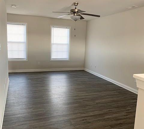 4th image of 563 Claire Pl