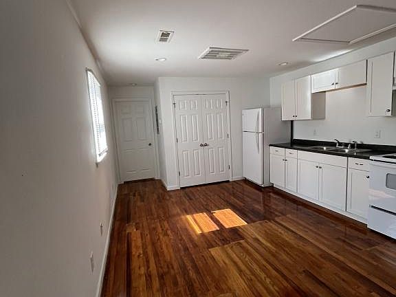 5th image of 205B Mitchell Ave