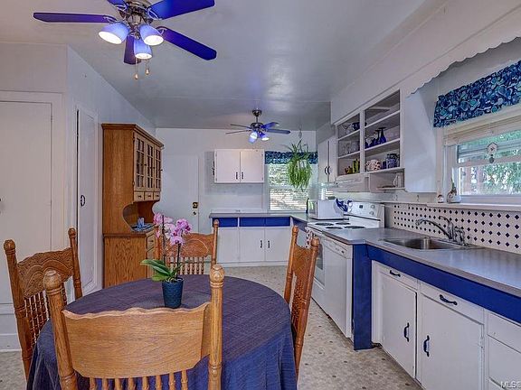 4th image of 995 Franklyn St