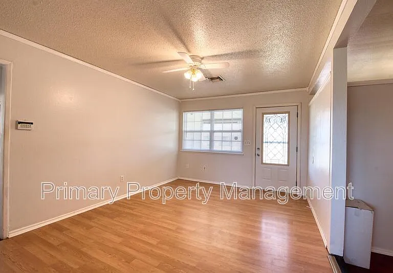 924 NW 14th St — Photo 7