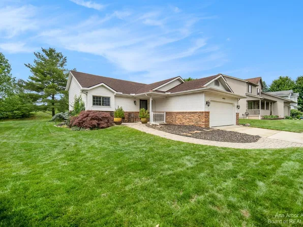 6624 Robison Ln, Saline, MI 48176