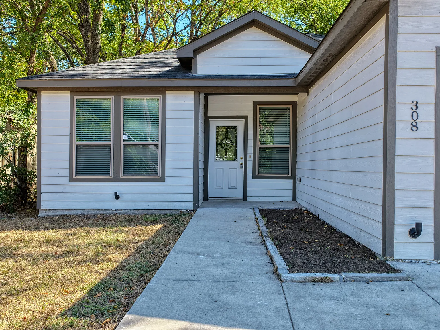 3 bed, 1616 sqft, $1,699 — Photo 2