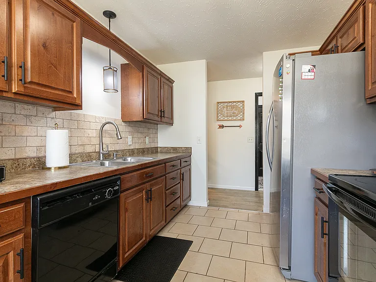 1913 E Whetstone Dr — Photo 14