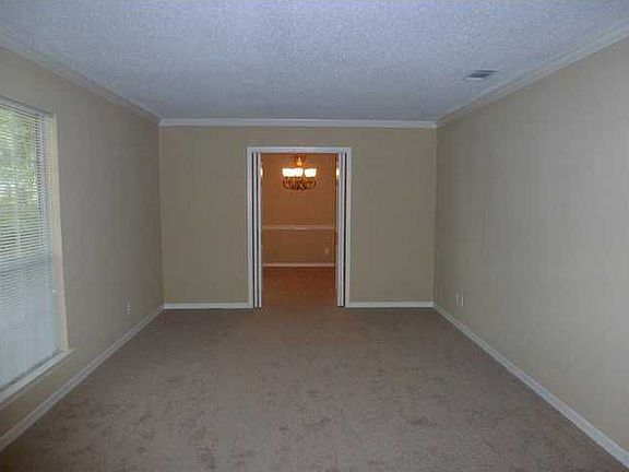 3rd image of 567 Vaughn Dr N