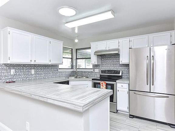 4th image of 2745 Buna Dr