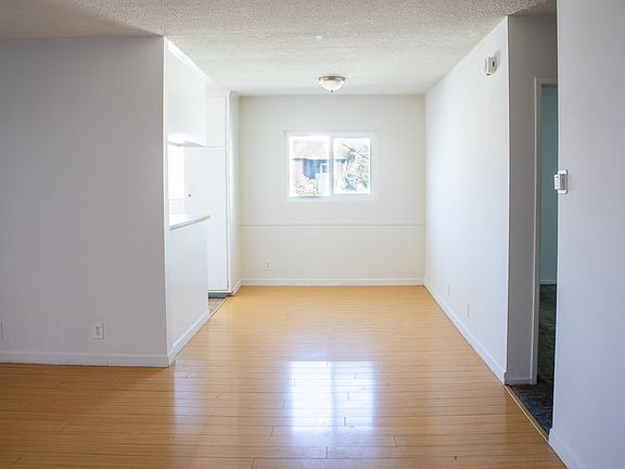 4th image of 5011 Maplewood Ave APT 9