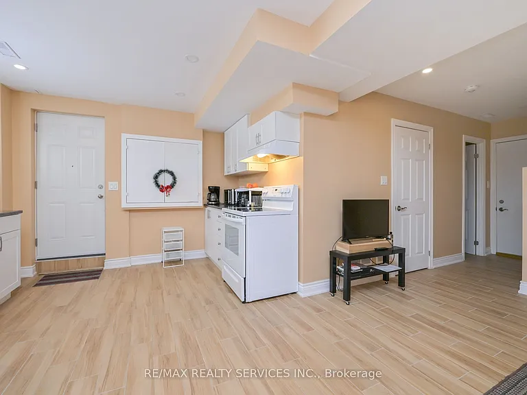 42 Brambirch Cres — Photo 10