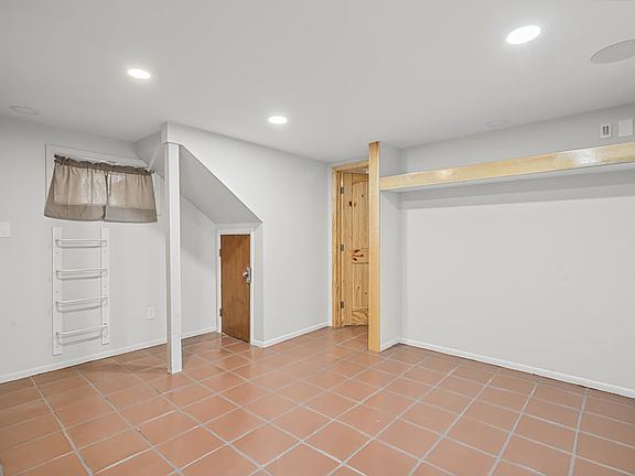 5th image of 626B Gomez Rd