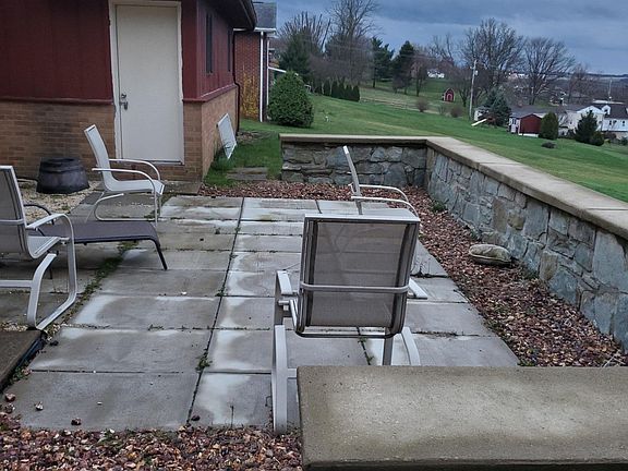 2nd image of 1045 Lakeview Dr