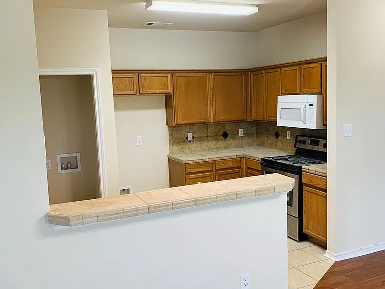 5900 Lovingham Ct — Photo 7