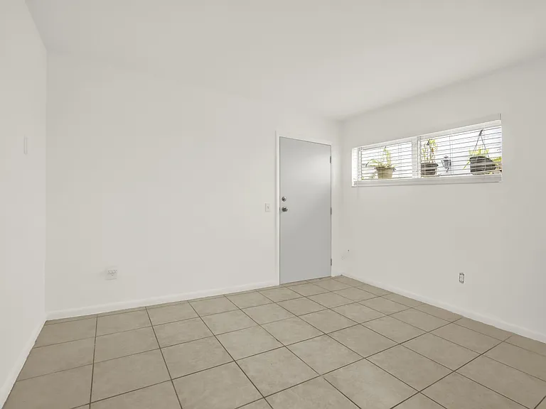 340 Madeira Ave #2 — Photo 2