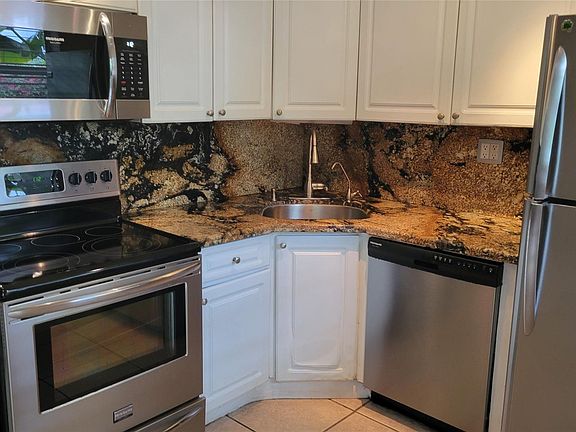 3rd image of 2741 NE 8th Avenue #8