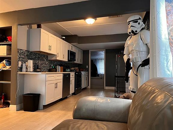 2nd image of 410 Avenida Hermosa