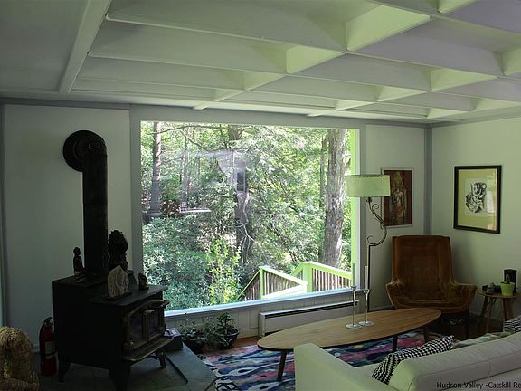 4th image of 330 Cragsmoor Rd